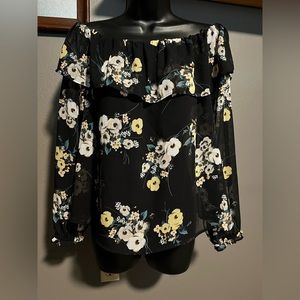 a.n.a a new approach. Off shoulder women’s top. Black floral pattern. M size